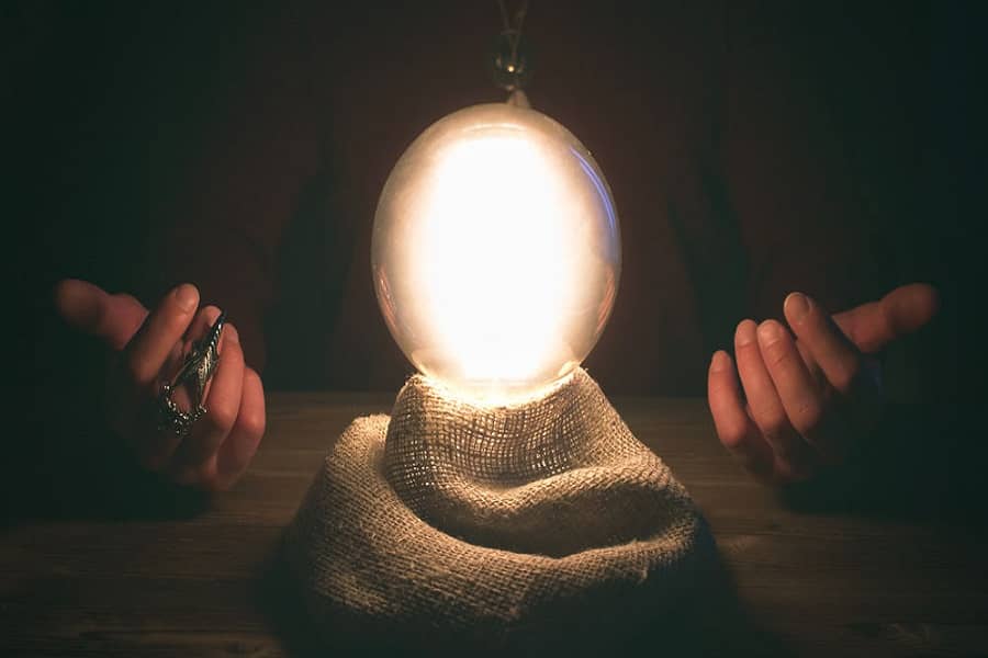 5 Situations In Which You Should Turn To A Psychic For Answers