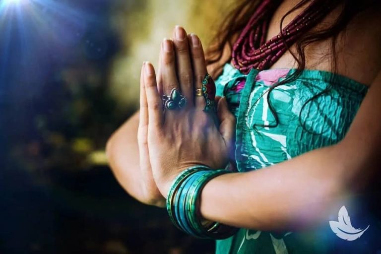 How Can a Psychic Help You Reach Your Destiny